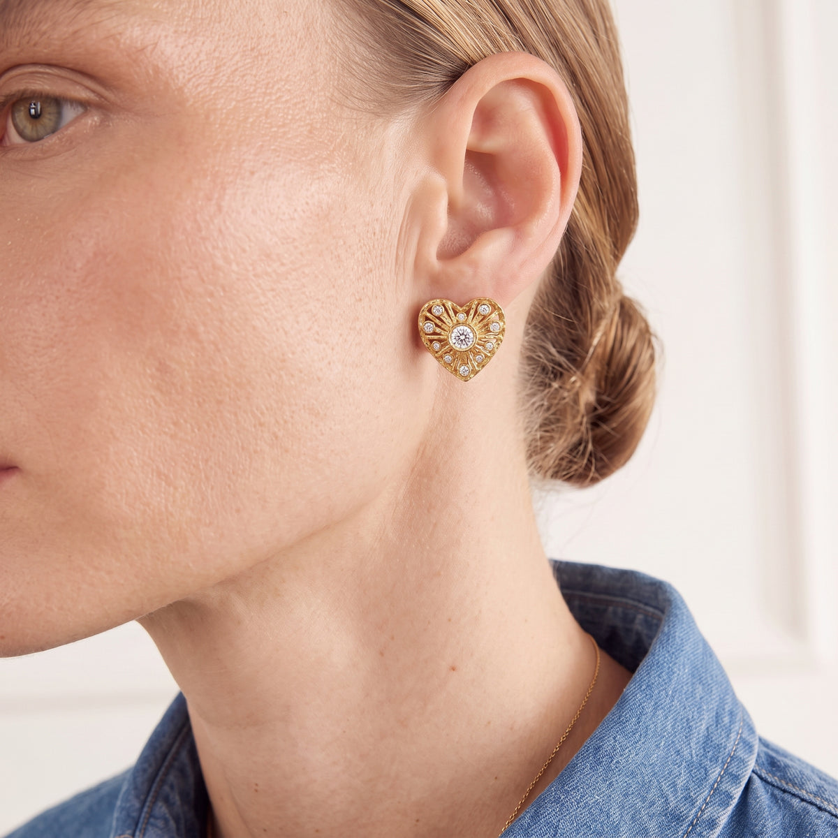 Gold Corazón Earrings