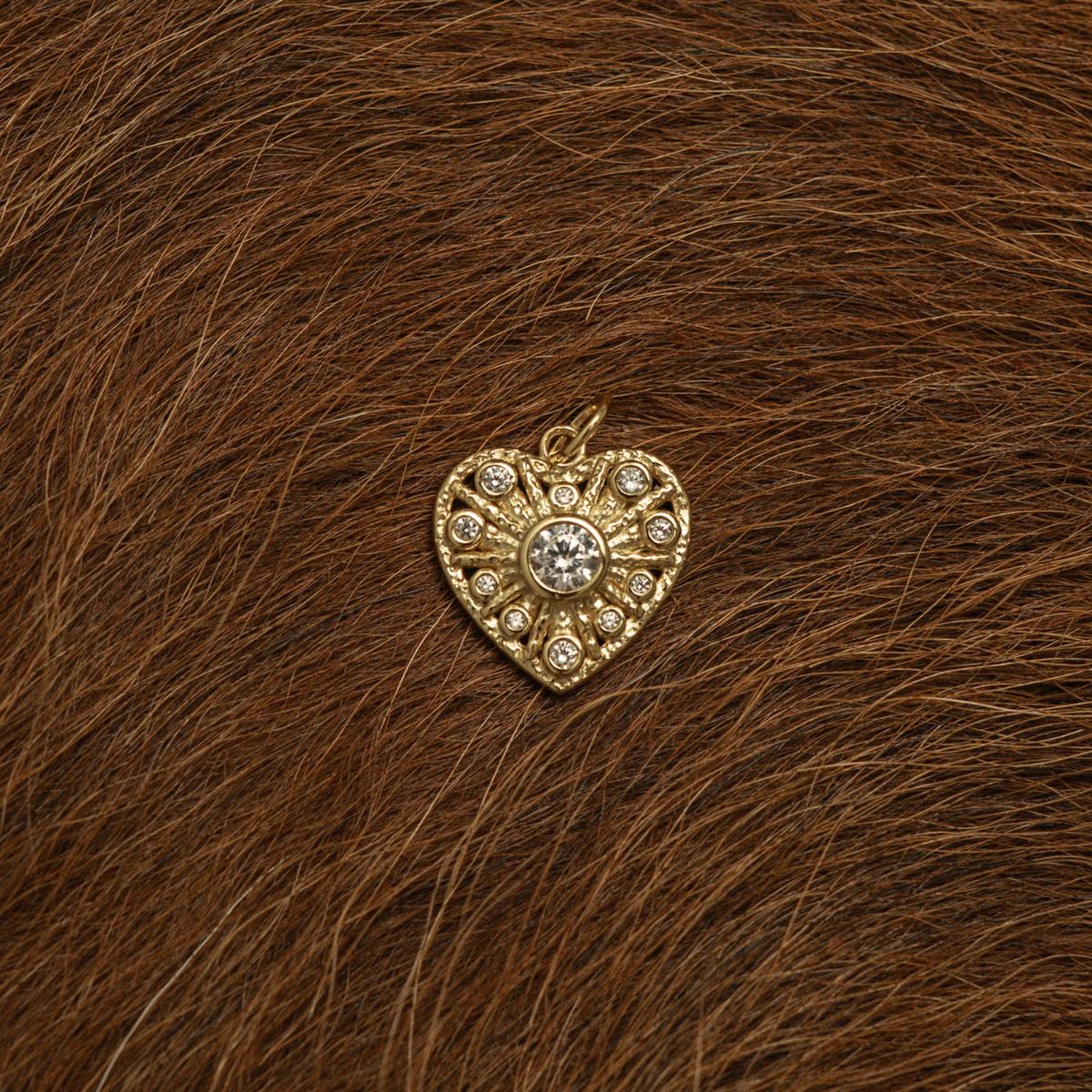 Gold Corazón Charm