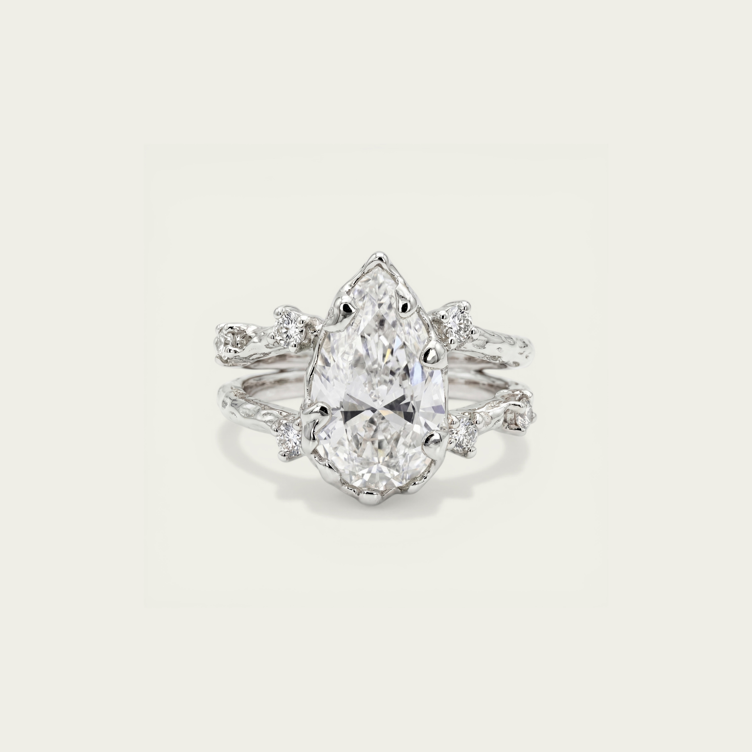 Lucia Ring
