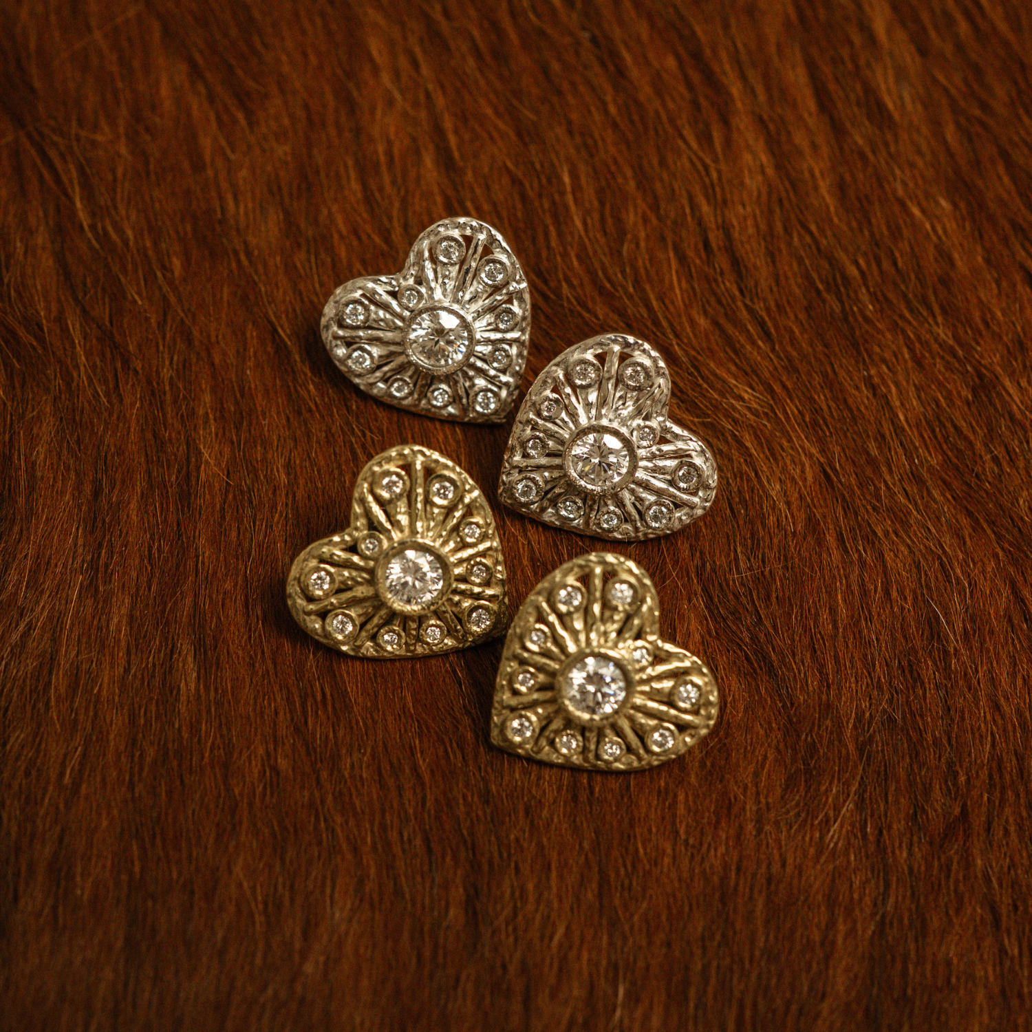 Gold Corazón Earrings